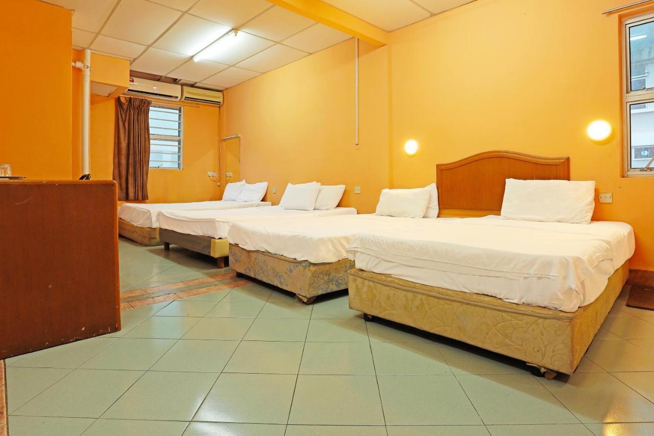 Oyo 90598 Living House C0 Hotel กูชิง ภายนอก รูปภาพ