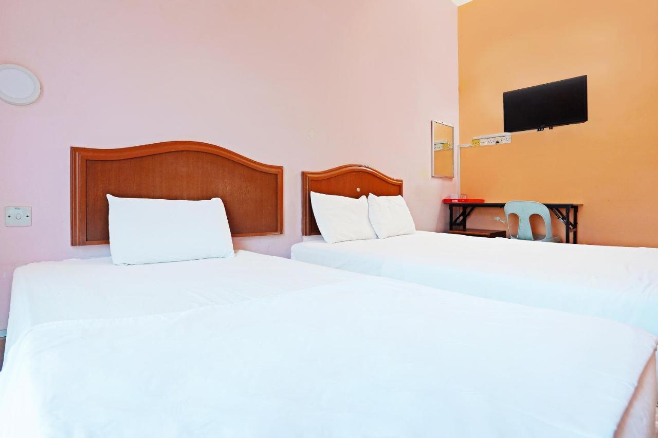 Oyo 90598 Living House C0 Hotel กูชิง ภายนอก รูปภาพ