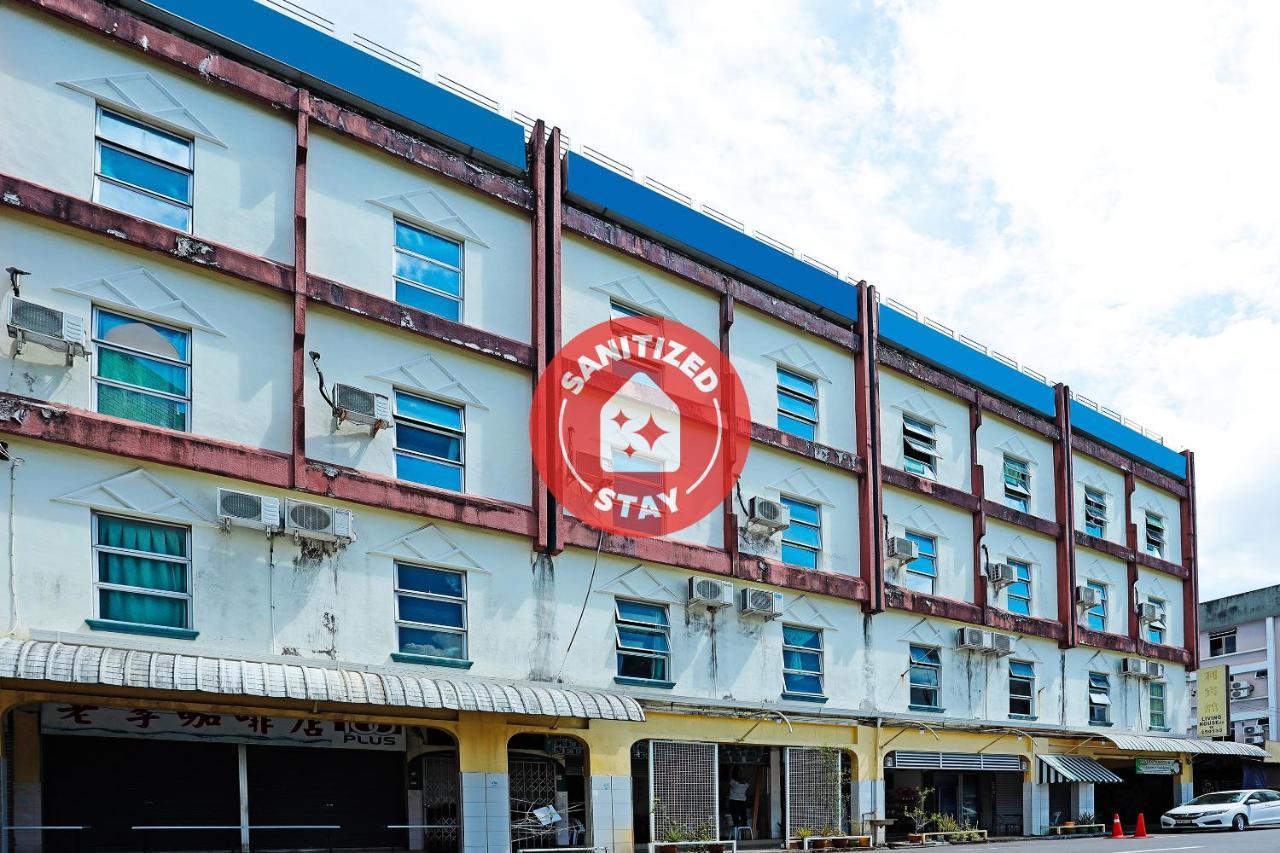 Oyo 90598 Living House C0 Hotel กูชิง ภายนอก รูปภาพ