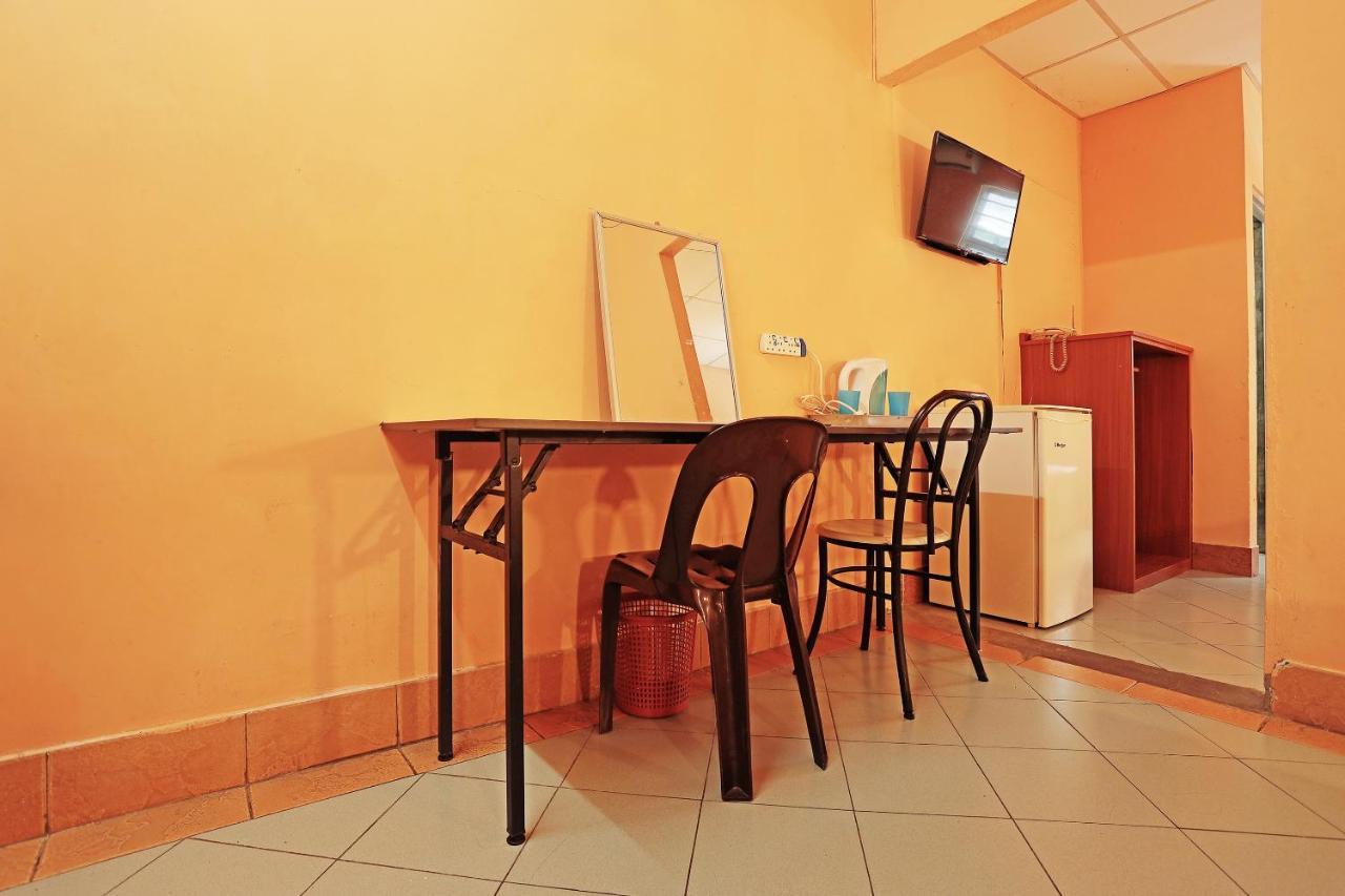 Oyo 90598 Living House C0 Hotel กูชิง ภายนอก รูปภาพ
