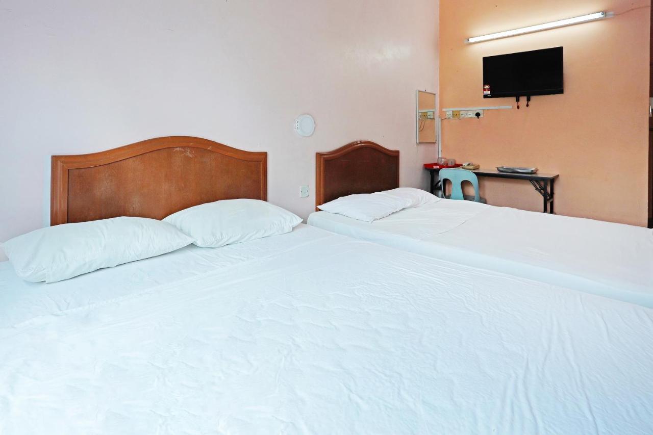 Oyo 90598 Living House C0 Hotel กูชิง ภายนอก รูปภาพ