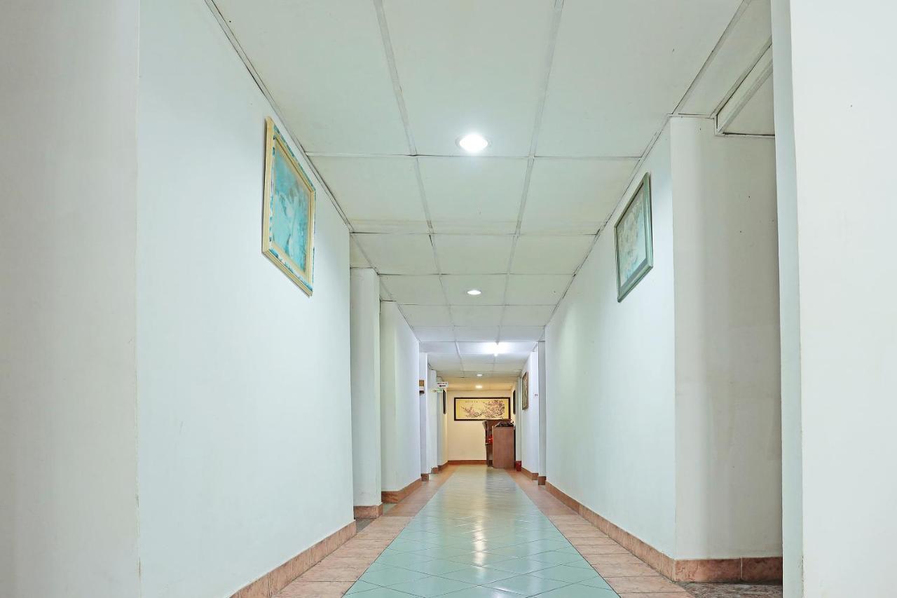 Oyo 90598 Living House C0 Hotel กูชิง ภายนอก รูปภาพ