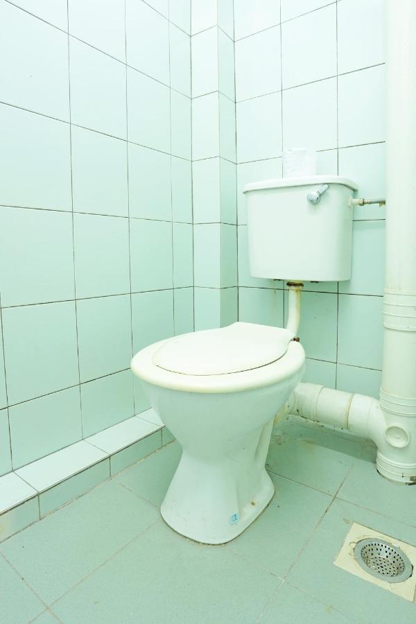 Oyo 90598 Living House C0 Hotel กูชิง ภายนอก รูปภาพ